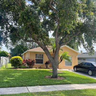 2625 W 28 Th St, Riviera Beach, FL 33404