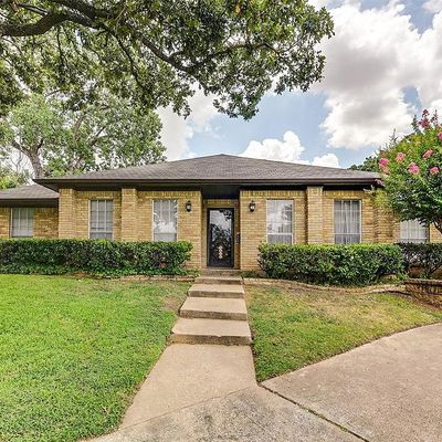 2633 Sunlight Dr, Arlington, TX 76006