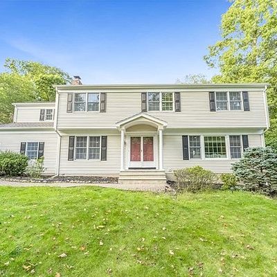 27 Eileen Dr, Mahwah, NJ 07430