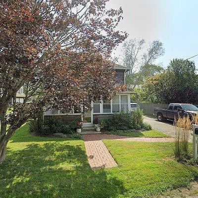 27 Northup St, Wakefield, RI 02879