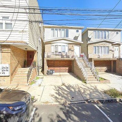 27 Silver St, Bayonne, NJ 07002