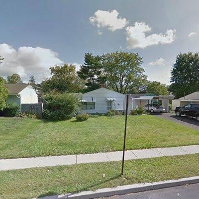 270 Goldenridge Dr, Levittown, PA 19057