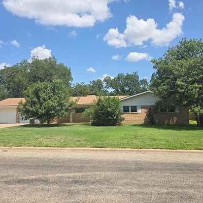 2704 W 16 Th St, Plainview, TX 79072