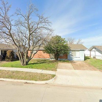 2705 N Nottingham Way, Moore, OK 73160