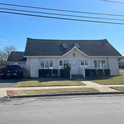 271 President St, Freeport, NY 11520