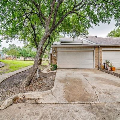 2716 Creek Wood Ct, Carrollton, TX 75006