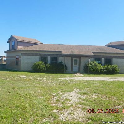 272 County Road 341, La Vernia, TX 78121