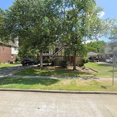 2722 Carmel Woods Dr, Seabrook, TX 77586