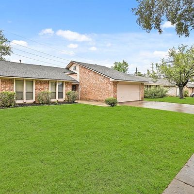 2734 Mesquite Dr, Sugar Land, TX 77479