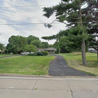 2435 E 41 St St, Davenport, IA 52807