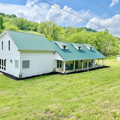 2490 Wolf Creek Rd, Silver Point, TN 38582