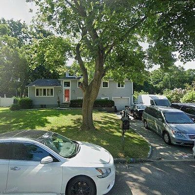 25 Branch Ln, East Setauket, NY 11733