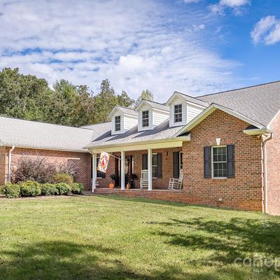 2500 Fitipaldi Dr, Morganton, NC 28655