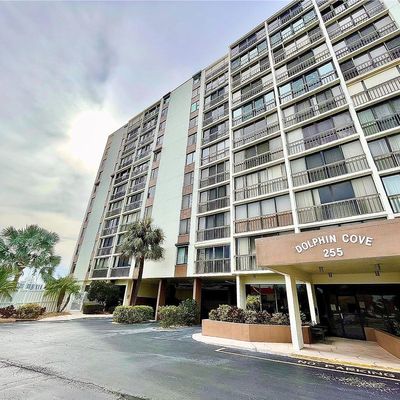 255 Dolphin Pt, Clearwater Beach, FL 33767