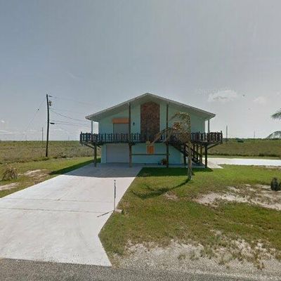 299 Northwest Dr, Rockport, TX 78382