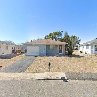 3 Newcastle Ct, Toms River, NJ 08757