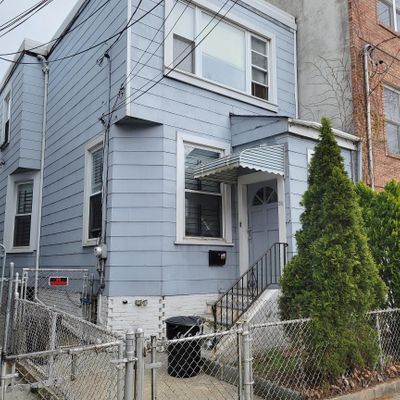 30 Storms Ave, Jersey City, NJ 07306