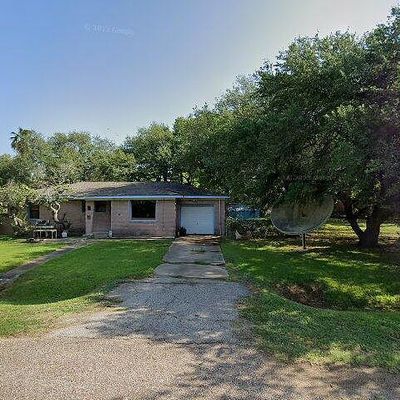 300 Dorsett St, Clute, TX 77531