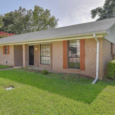 300 N Henry St, Lindale, TX 75771