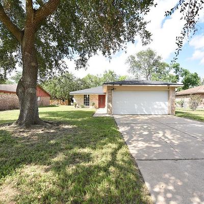 301 Bert St, Angleton, TX 77515