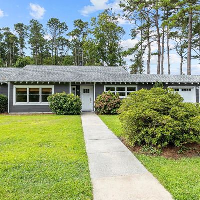 302 Fairview Dr, Beaufort, NC 28516