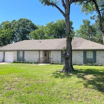 302 Maple Ln, Conroe, TX 77304