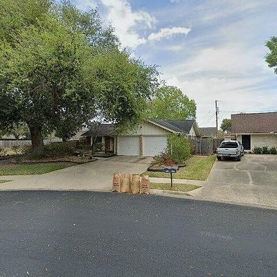 302 Navajo Dr, Victoria, TX 77904