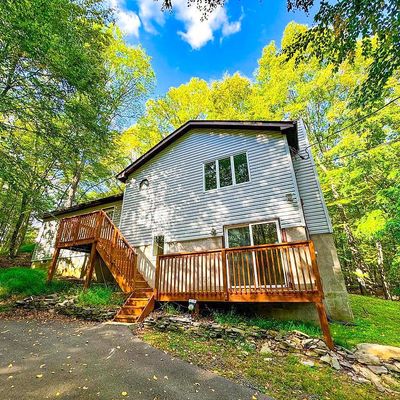 303 Otter Ct, Bushkill, PA 18324