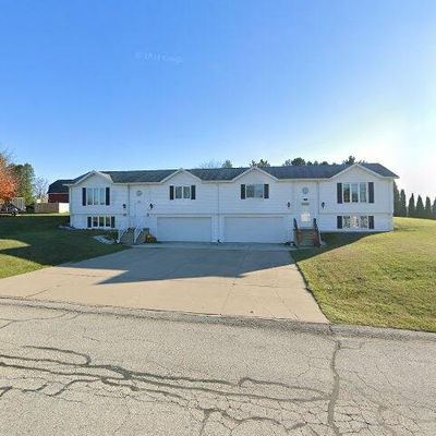 303 Oakwood Dr, Manitowoc, WI 54220