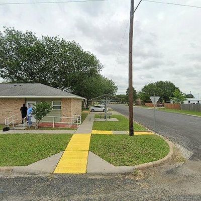 304 N East St, Weimar, TX 78962