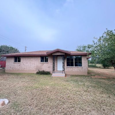 305 Moffett St, Dilley, TX 78017