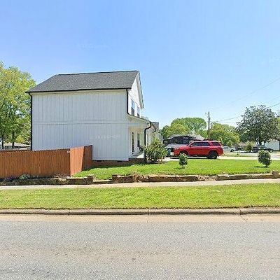 305 Piedmont Ave, Mount Holly, NC 28120