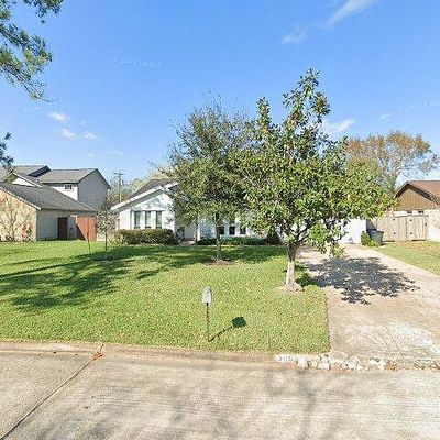 306 Maplewood Dr, Friendswood, TX 77546