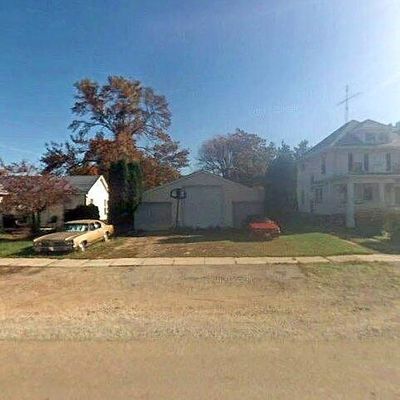 307 N Main St, Earlville, IL 60518