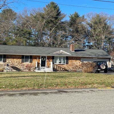 31 Pinecrest Dr, Taunton, MA 02780