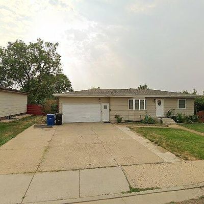 279 Baker Ave, Dickinson, ND 58601