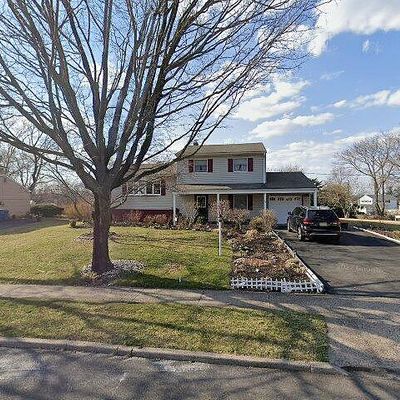 28 Montrose Rd, Somerset, NJ 08873