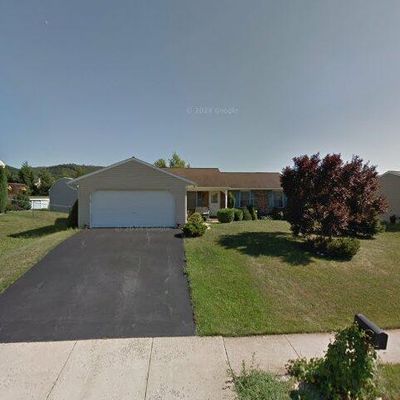 28 Treeline Dr, Newmanstown, PA 17073