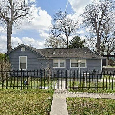 2810 Schweikhardt St, Houston, TX 77026