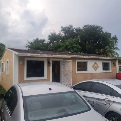 2811 Nw 94 Th St, Miami, FL 33147