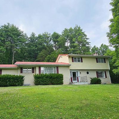 284 Smithfield Dr, Pennington Gap, VA 24277