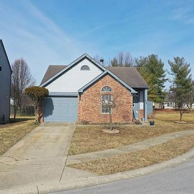 286 Lake Point Cir, Greenwood, IN 46142