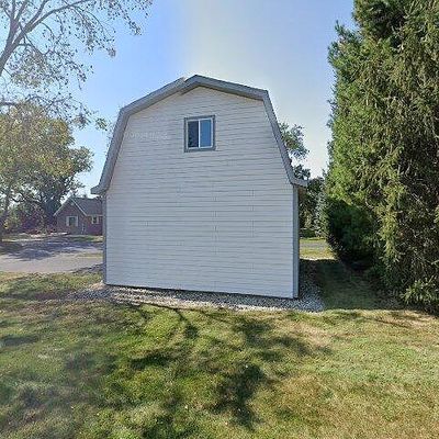 2882 Back Rd, Burlington, WI 53105