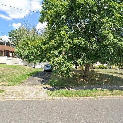 2895 Rossiter Ave, Abington, PA 19001