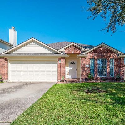 2895 Sun River Ln, Dickinson, TX 77539