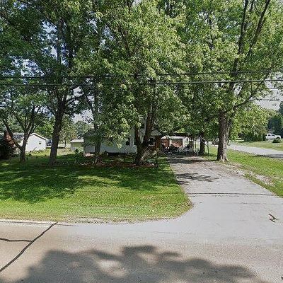 2906 Woodlawn Rd, Sterling, IL 61081