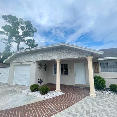 2910 Via Vizcaya, Lake Worth, FL 33461