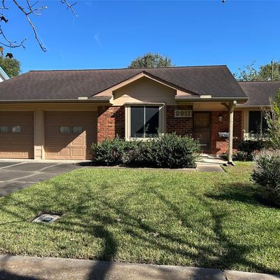 2911 Dewberry Ln, Pasadena, TX 77502