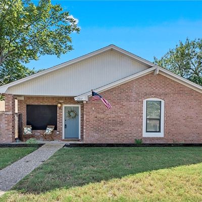 2917 Broadmoor Dr, Bryan, TX 77802