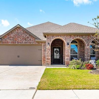 3219 Brady Starr Dr, Aubrey, TX 76227